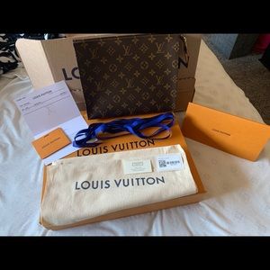 Louis Vuitton Toiletry 26